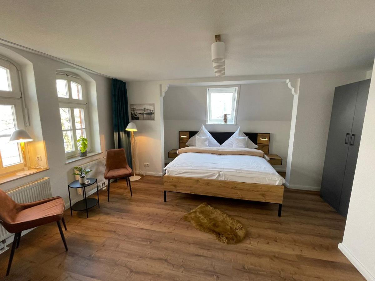 Kanal-Haus "Das Gaestehaus Direkt Am Nok" Osterrönfeld Exterior foto