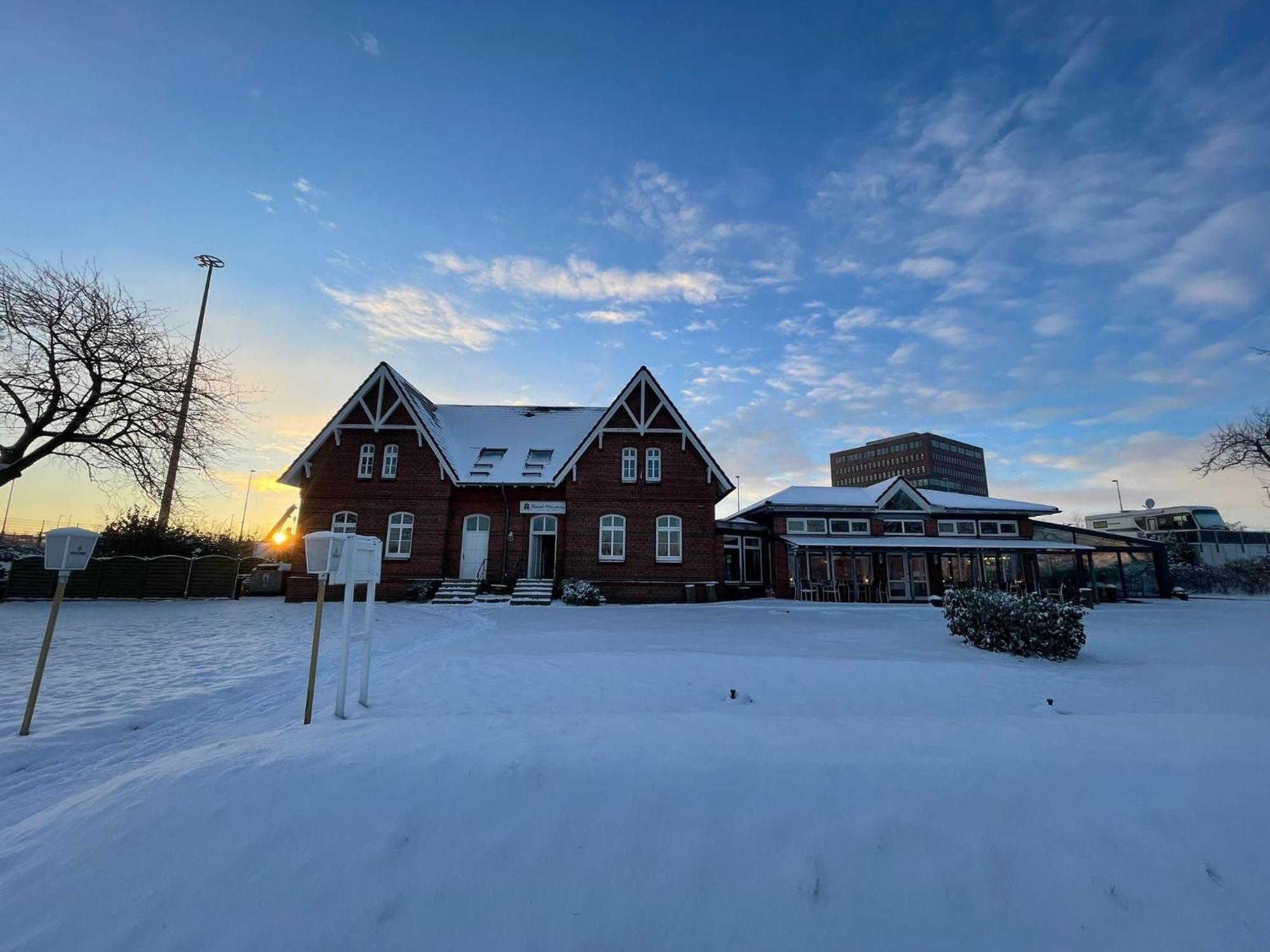 Kanal-Haus "Das Gaestehaus Direkt Am Nok" Osterrönfeld Exterior foto